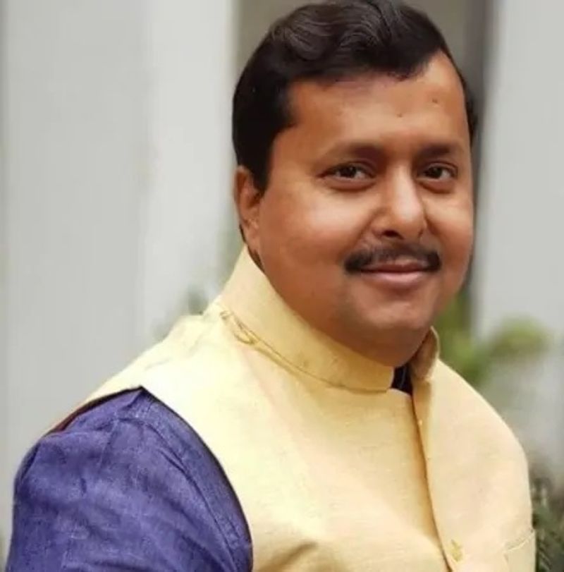 बताते चले कि पटना का बांकीपुर विधानसभा क्षेत्र लगातार भाजपा का गढ़ रहा है। भाजपा के नितिन नवीन पिछले तीन बार से बांकीपुर विधानसभा सीट से जीतते आ रहे हैं और वह भी भारी मतों से। लेकिन इस बार भाजपा के इस गढ़ में सेंध लगाने के लिए कई ऐसे चर्चित चेहरे हैं जो ताल ठोंक रहे हैं।