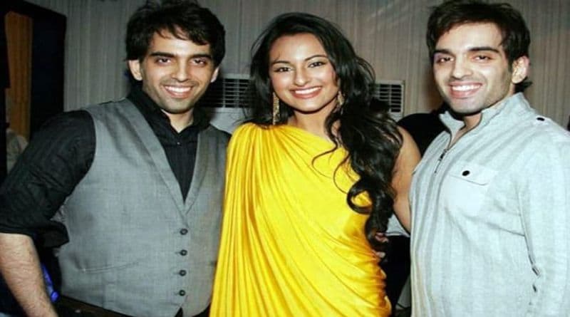 साल 2010 में फिल्मी करियर शुरू करने वाले लव का मानना है कि पटना और देश के राजनीतिक परिदृश्य की जानकारी रखना जरूरी है। उन्होंने 2014 में अपने पिता का चुनाव प्रचार भी किया था। ऐसे में कहा यह भी जा रहा है कि उनके प्रचार में उनकी बहन और एक्ट्रेस सोनाक्षी सिन्हा समेत कई फिल्मी स्टारे भी आ सकते हैं।
(फोटो में सोनाक्षी सिन्हा और उनके भाई लव-कुश)