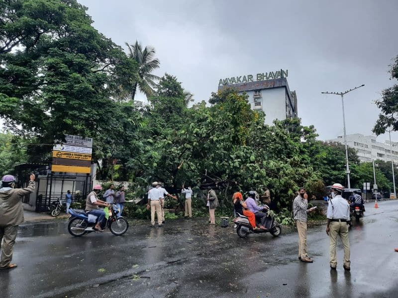 Hyderabad Rains : Incessant Rains Brings Life To A Halt