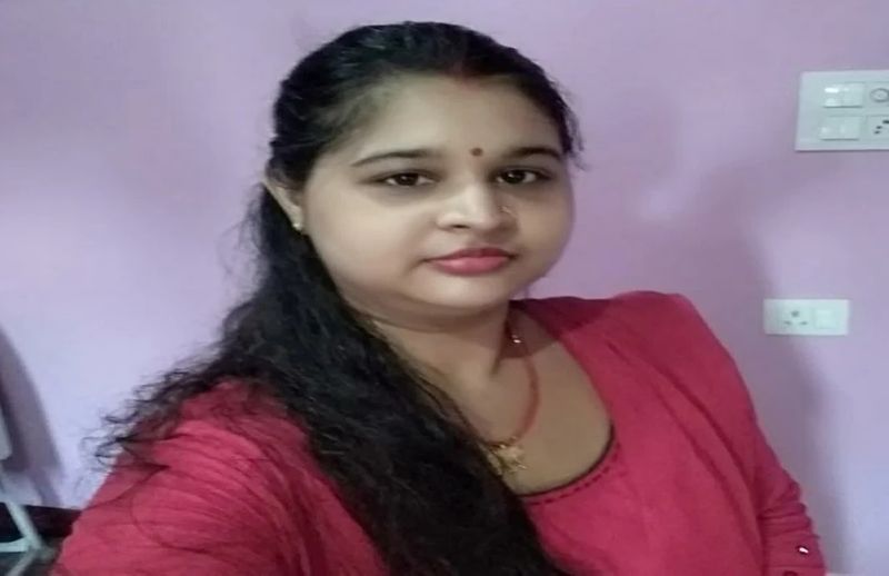 पिता ने आरोप लगाया कि पहले अल्पना को बेहोश किया गया और फिर जला दिया गया। मौके पर पहुंची अहियापुर पुलिस ने शव को कब्जे में लेकर आरोपी पति गौरव को गिरफ्तार कर लिया।
