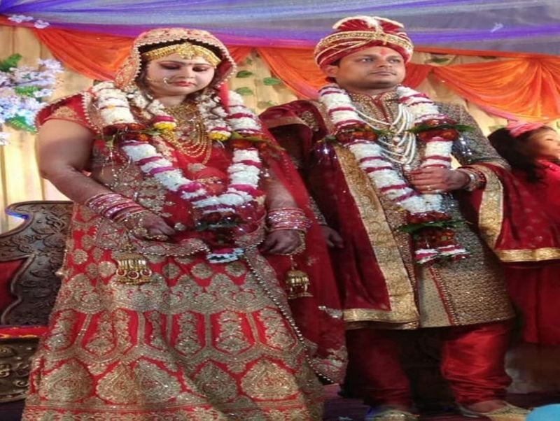 अल्पना के पिता बलराम दास ने जब यह बात गौरव के परिवार में उठाया तो बबाल मच गया। बताते हैं कि उन्होंने बेटी के सामने ही दामाद को डॉक्टरी इलाज कराने की सलाह दी थी। जिसके बाद सभी अल्पना को डांटने लगे थे। 
