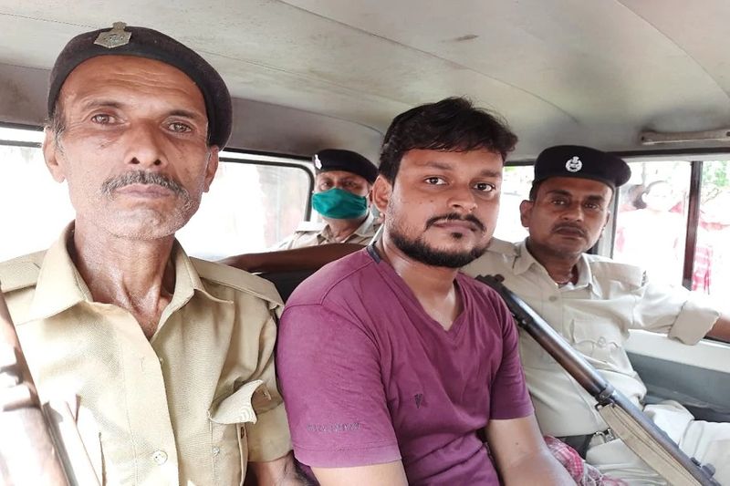 आरोपी गौरव और उसके माता-पिता का कहना है कि पारिवारिक विवाद में अल्पना ने खुद को जला लिया। लेकिन, परिवार में किसी ने भी उसे आग लगाते या चीखते चिल्लाते नहीं देखा।