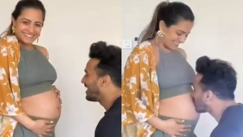 kareena kapoor to anushka sharma these actresses are expecting babies have a look