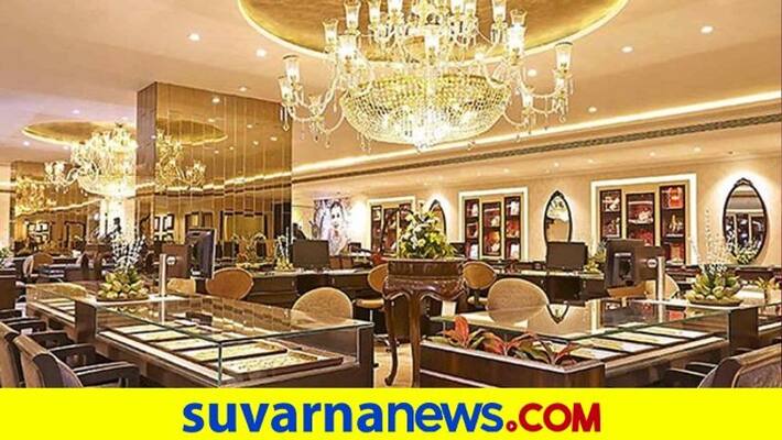 Mob Attacks Tanishq Store In Gujarat Amid Row Over Ad pod Mob Attacks Tanishq Store In Gujarat Amid Row Over Ad pod