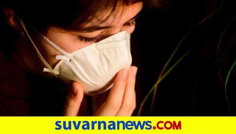 <p>ಉಸಿರಾಡಲು ಕಷ್ಟವಾಗುವುದು: </p>
<p>ವರದಿಯನ್ವಯ ಕೊರೋನಾ ತಗುಲಿದದ ಶೇ.. 60 ರಿಂದ 65ರಷ್ಟು ರೋಗಿಗಳಿಗೆ ಉಸಿರಾಟದ ಸಮಸ್ಯೆ ಕಂಡು ಬರುತ್ತದೆ. ಇದರೊಂದಿಗೇ ಆಕ್ಸಿಜನ್ ಲೆವೆಲ್ ಕೂಡಾ ಕಡಿಮೆಯಾಗುತ್ತದೆ. ಹೀಗಿರುವಾಗ ಸೂಕ್ತ ಸಮಯದಲ್ಲಿ ಆಕ್ಸಸಿಜನ್ ಲಭ್ಯವಾಗದಿದ್ದರೆ ಪರಿಸ್ಥಿತಿ ಗಂಭೀರವಾಗಬಹುದು.<br />
</p>