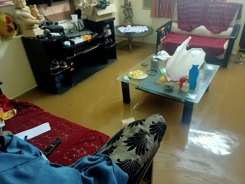 तेज बारिश के चलते ओसमानिया यूनिवर्सिटी की परीक्षाएं भी रद्द हो गई हैं।
