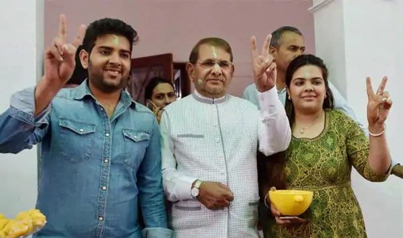 शरद यादव साल 2019 के लोकसभा चुनाव में वे महागठबंधन का हिस्सा थे और मधेपुरा से चुनाव भी लड़े थे। उसी समय सुभाषिणी चर्चा में तब आई थी जब उन्होंने सीएम नीतीश कुमार के खिलाफ बयान दिया था कि वे पूरा बिहार छोड़कर मधेपुरा में डेरा जमाए बैठे हैं। क्योंकि, वह मतलब डरे हुए हैं। हालांकि शरद यादव को हार का सामना करना पड़ा था।