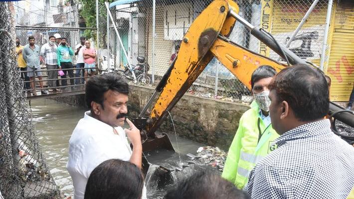 minister talasani srinivas yadav visits flood affected areas in hyderabad KSP minister talasani srinivas yadav visits flood affected areas in hyderabad KSP