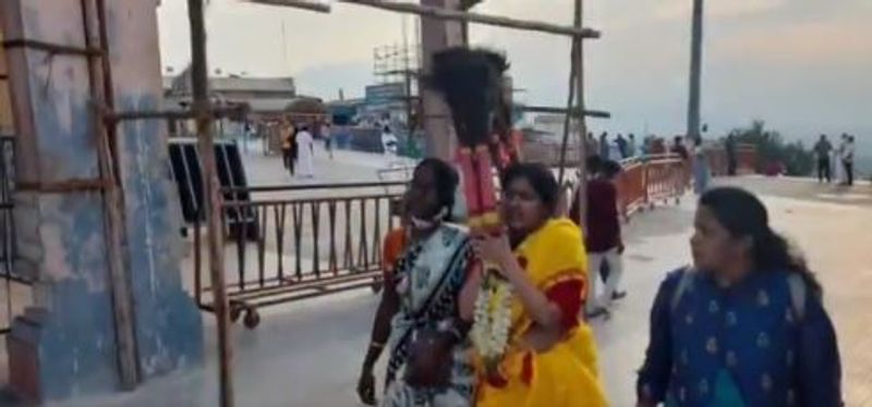 gayatri rahuram worship lord pazhani murugan