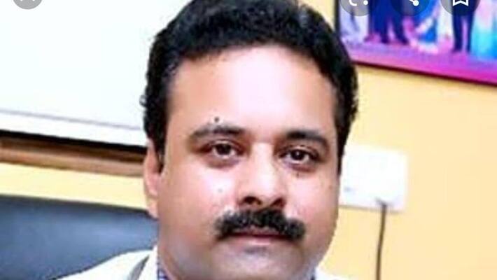 Heavy rains in Hyderabad: Doctor Satish Reddy dies Heavy rains in Hyderabad: Doctor Satish Reddy dies