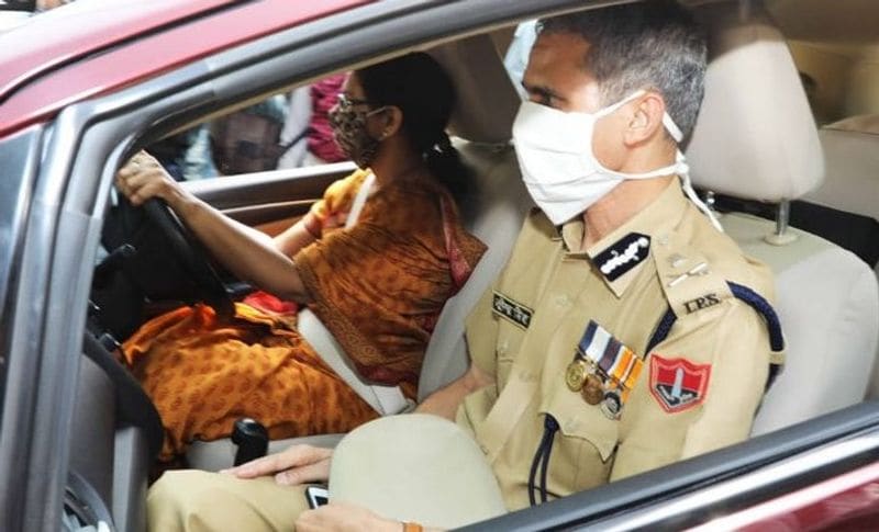  महानिदेशक पद पर आखिरी दिन उन्होंने अपने विभाग के पुलिसवालों को संबोधित भी किया । उन्होंने कहा-राजस्थान पुलिस की देशभर में पहचान है। इसलिए इस महिला को बनाए रखने के लिए आप जैसे पुलिसकर्मयों की पहली जिम्मेदारी बनती है। इसके लिए आप हमेशा तत्पर रहिए। साथ ही अपने जवानों के सामने अपना अनुभव साझा किया।