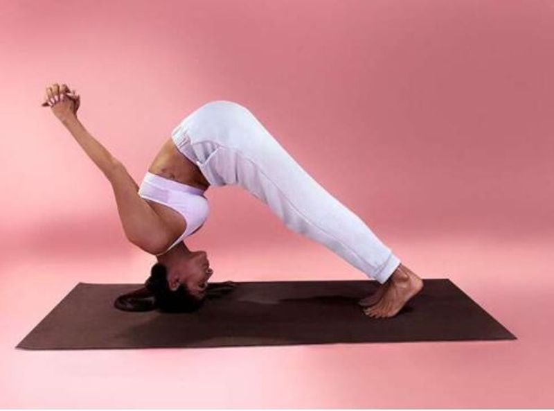 Malaika Aroras Yoga Poses Will Make Your Jaws Drop!