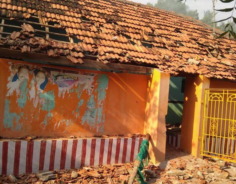 Madurai Double murder case .. Panchayat secretary's house smashed by gang .. 20 people charged