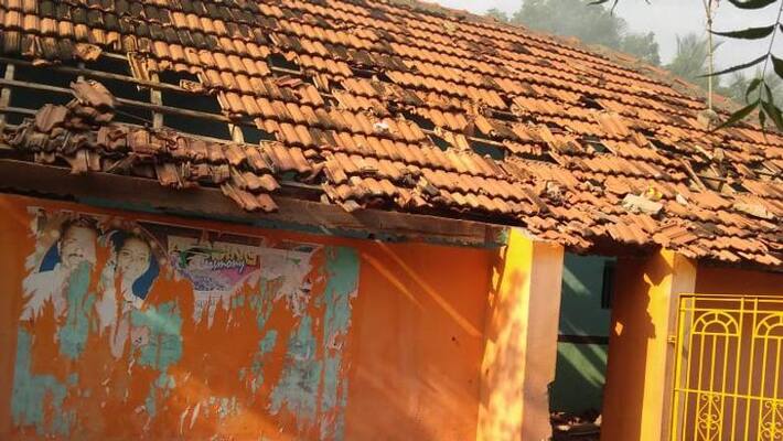 Madurai Double murder case .. Panchayat secretary's house smashed by gang .. 20 people charged Madurai Double murder case .. Panchayat secretary's house smashed by gang .. 20 people charged