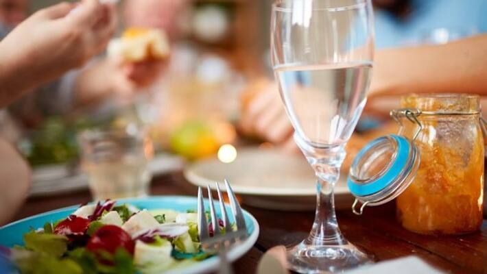 does drinking water with meals cause weight gain does drinking water with meals cause weight gain