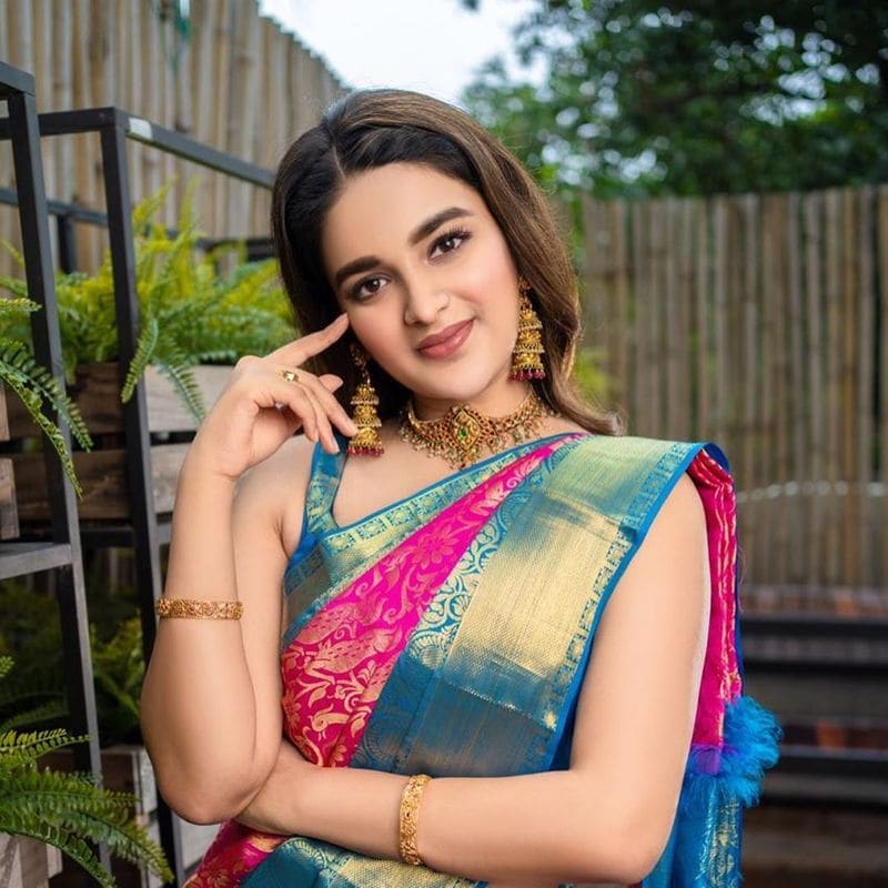 naughty poses of nidhi agarwal in saree latest photos goes viral ksr