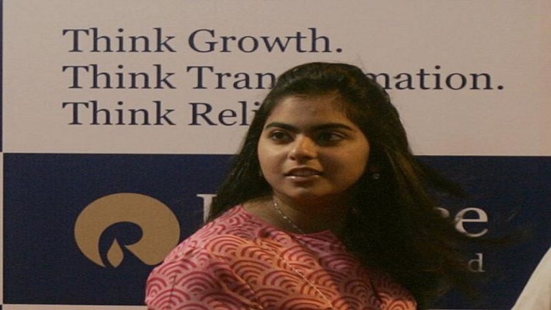 रिलायंस इंडस्ट्रीज लिमिटेड (RIL) के एक इवेट में ईशा अंबानी। बहुत कम उम्र में ही ईशा अंबानी ने फैमिली बिजनेस में इंटरेस्ट लेना शुरू कर दिया था। 