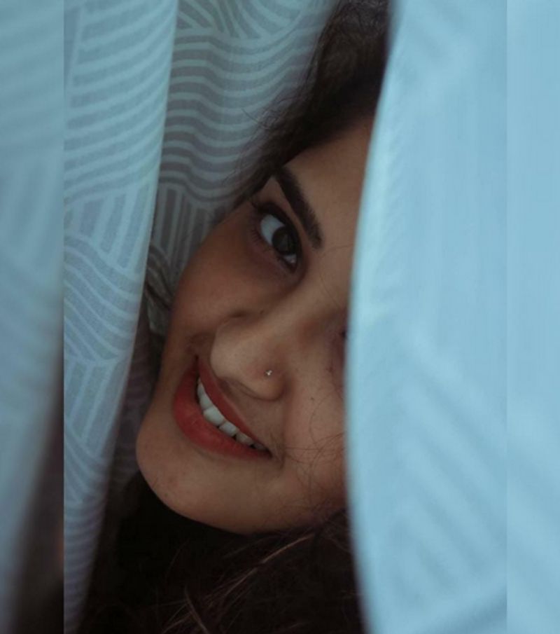 ഇനി വീട്ടില് പറഞ്ഞാലും കുഴപ്പമില്ല എന്ന് തോന്നിയപ്പോള് കാര്യം പറഞ്ഞു. പ്രതീക്ഷിച്ച പോലെ തന്നെ ചെറിയ പൊട്ടലും ചീറ്റലുമൊക്കെ ഉണ്ടായി. നിനക്ക് പ്രശ്നങ്ങളൊന്നുമില്ല. ഞങ്ങളിലേല് കൂടെ എന്നൊക്കെ പറഞ്ഞു. അവരൊക്കെ ഉണ്ടായിരുന്നു. പക്ഷേ ചില ഘട്ടങ്ങളില് അതൊന്നും നമുക്ക് ആരോടും പറയാൻ കഴിയില്ല.