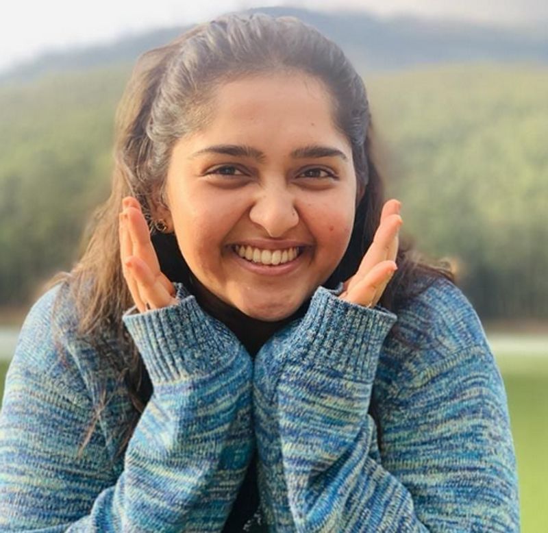 ഇപോള് മെഡിക്കേഷൻസ് എല്ലാം നിര്ത്തി. മൂന്ന് മാസത്തോളം വളരെ അവസ്ഥയിലൂടെയായിരുന്നു കടന്നുപോയിരുന്നത്. ജീവിതത്തെ വീണ്ടും സ്നേഹിക്കാൻ തുടങങി. എന്നെക്കുറിച്ച് ഇപ്പോള് എനിക്ക് അഭിമാനം തോന്നുന്നുണ്ട്. വിട്ടുകൊടുക്കാതിരുന്നത്.