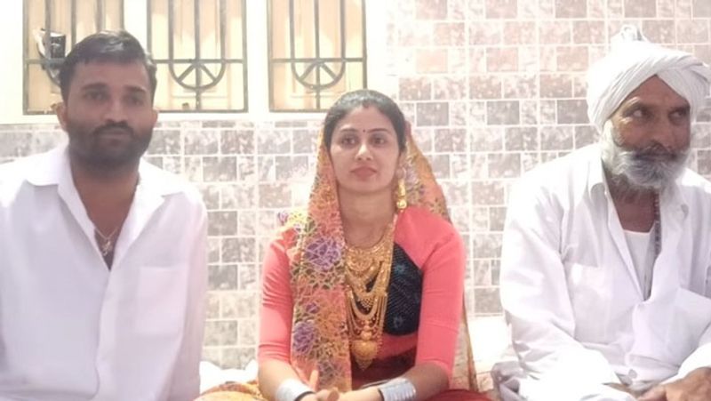 यह किसान दम्पती अब अपने गांव में बहुत खुश है। उनका कहना है कि गांव से बेहतर और खेती-किसानी से अच्छा कोई काम-धंधा नहीं हो सकता है। आगे पढ़ें इसी किसान दम्पती की कहानी...