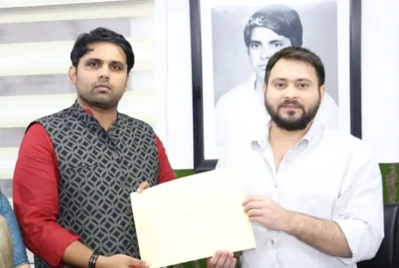 बाहुबली आनंद मोहन की पत्नी लवली आनंद के अलावा आरजेडी ने उनके बेटे चेतन आनंद को भी चुनाव मैदान में उतारा है। पार्टी ने चेतन आनंद को सीतामढ़ी जिले के पास स्थित शिवहर विधानसभा सीट से अपना उम्मीदवार घोषित किया है।