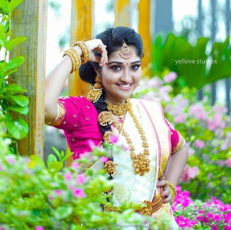 aranmanai kili serial actress neelima cute saree photos