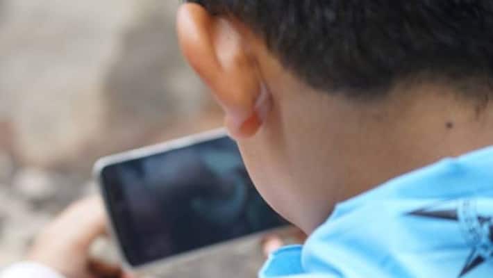 Father kills mother, Police seizes phone as evidence, buys son a new phone for online class Father kills mother, Police seizes phone as evidence, buys son a new phone for online class