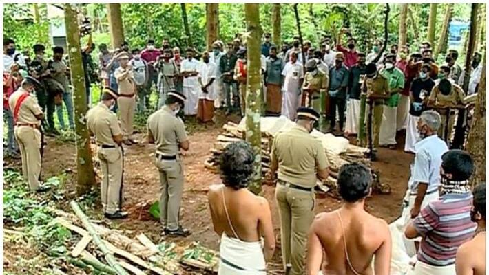 malayalam poet akkitham achuthan namboothiri funeral with full state honors malayalam poet akkitham achuthan namboothiri funeral with full state honors