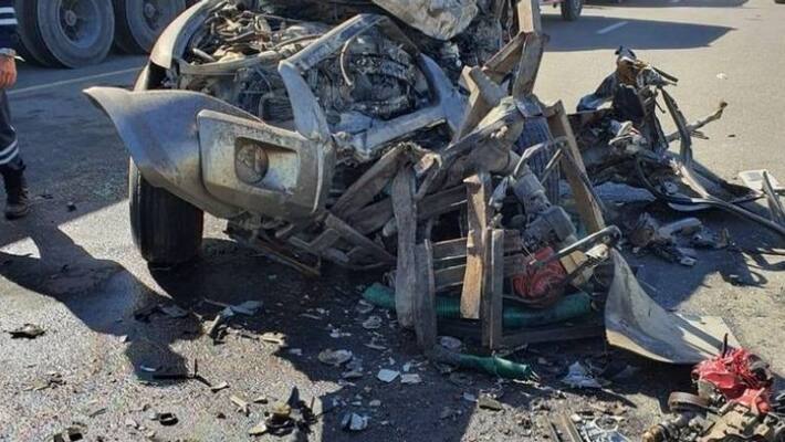 Motorist crashes into water tanker in Ras Al Khaimah in UAE died Motorist crashes into water tanker in Ras Al Khaimah in UAE died