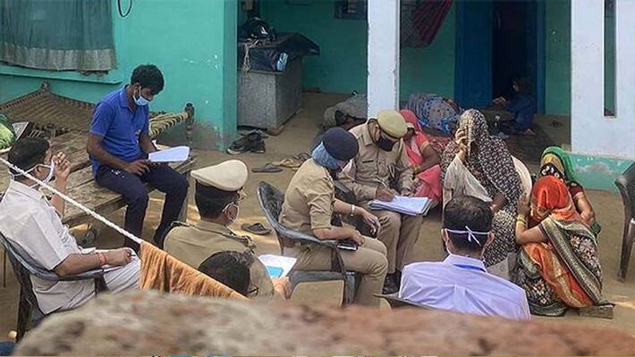 CBI recovers clothes with blood like stains from the house of Hathras rape accused pod CBI recovers clothes with blood like stains from the house of Hathras rape accused pod