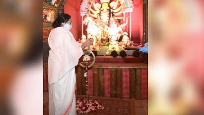 CM Mamata Banerjee supports Dura Puja festival amid Pandemic in West Bengal BTG CM Mamata Banerjee supports Dura Puja festival amid Pandemic in West Bengal BTG