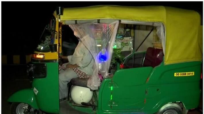 Auto driver made a mini garden in his auto Auto driver made a mini garden in his auto