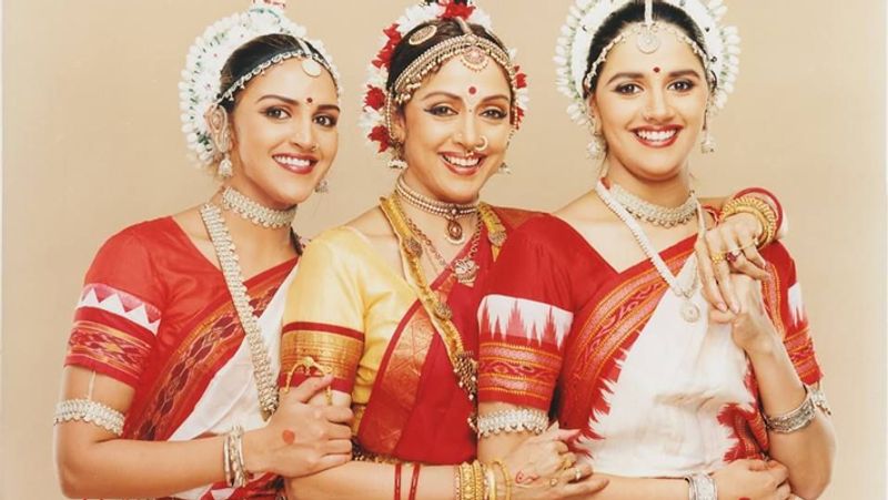 अपनी बेटियों को भरतनाट्यम में भी प्रशिक्षित किया और कई बार अपनी बेटियों के साथ कई कार्यक्रमों में प्रदर्शन किया है। हेमा मालिनी सभी के लिए शुद्ध पानी के उपलब्धता की वकालत करती रहती हैं । वह एक जल शोधक कंपनी से भी जुडी हुई है। 
