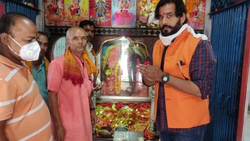 सांसद ने अधिकारियों को निर्देश देते हुए कहा कि 'किसी भी स्थिति में गंदगी का अंबार न लगने दें।' रजहि के प्रधान मुन्ना सिंह को निर्देशित करते हुए कहा कि 'हर माह में एक बैठक की जाए, जिससे साफ सफाई की व्यवस्था को सुनिश्चित किया जा सके।'