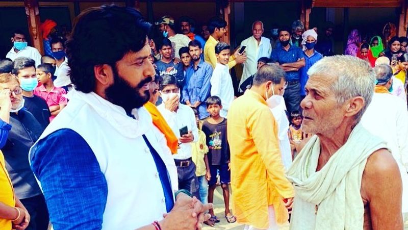 गोरखपुर ग्रामीण विधानसभा के विधायक विपिन सिंह ने भी सफाई व्यवस्था अच्छे से कायम रखने के लिए कहा है। इसके लिए उन्होंने समाज के सभी व्यक्ति को जागरूक होने के लिए कहा। इस अवसर पर कुशीनगर के सांसद विजय दुबे, संतकबीर नगर के सांसद प्रवीण निषाद, ग्रामीण विधानसभा गोरखपुर के विधायक विपिन सिंह, क्षेत्रीय मंत्री प्रदीप शुक्ल, सांसद प्रतिनिधि समरेंद्र विक्रम सिंह, शिवम द्विवेदी, पवन दुबे उपस्थित रहे।