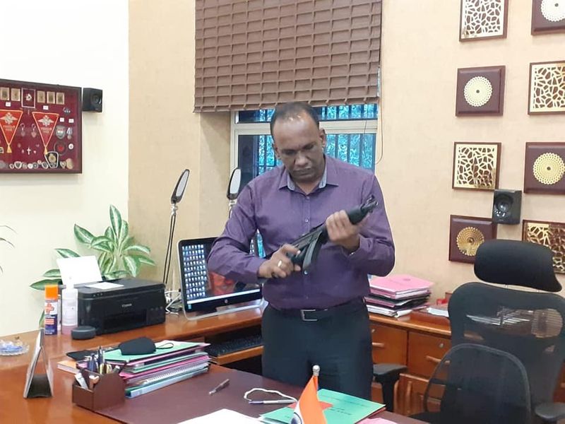 Manoj Abraham ips checking new MP5 rifle bought for the Kerala Police