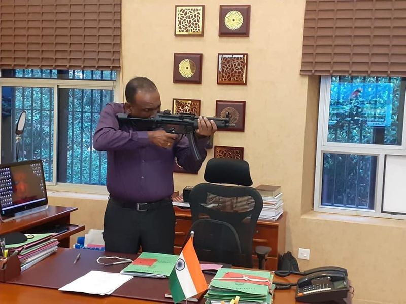 Manoj Abraham ips checking new MP5 rifle bought for the Kerala Police
