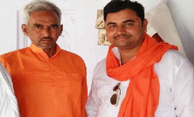 बताया जा रहा है कि इस इस हत्या को अंजाम देने वाला मुख्य आरोपी धीरेंद्र सिंह सेना का रिटायर्ड जवान है। वर्तमान में वो भूतपूर्व सैनिक संगठन की बैरिया तहसील इकाई का अध्यक्ष है। धीरेंद्र की गिनती बलिया जिले के दबंगों में होती है।