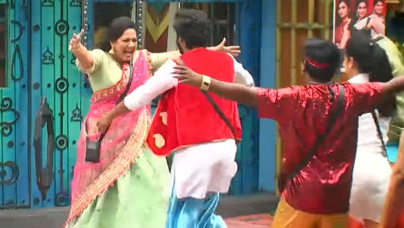 'அன்பு ஜெயிக்கும்' என கடைசி வரை கூறி, ஆரியை எதிர்த்ததற்காகவும், இவருக்கென ஒரு குரூப் பிக்பாஸ் வீட்டில் இருந்ததுமே அர்ச்சனா வெளியேற காரணமாக அமைந்தது.
.