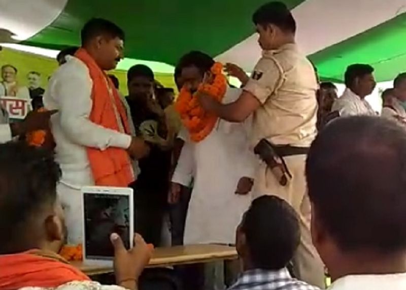 बता दें कि इस इलाके में चंद्रिका राय के परिवार की पकड़ रही है। 1951 में यह विधानसभा क्षेत्र बना था, तब चंद्रिका के पिता दरोगा प्रसाद राय ने चुनाव जीते और परसा के पहले विधायक बने थे। वे यहां से 7 बार चुनाव जीते थे। 