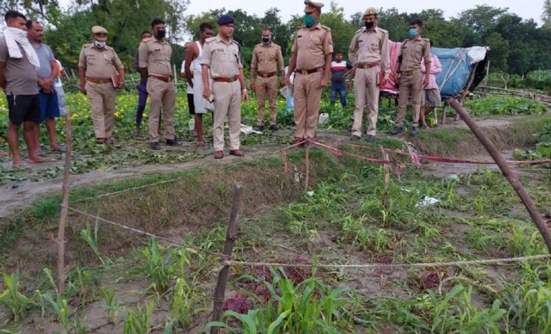 मामले की जांच कर रहे जिले के उप विभागीय पुलिस अधिकारी नरेंद्र पिंगले ने बताया कि इस जघन्य वारदात के पीछे किसका हाथ है। जल्द ही पता लगा लिया जाएगा। वहीं बच्चों के माता-पिता को भी इस बात की सूचना दे दी गई है। (प्रतीकात्मक फोटो)