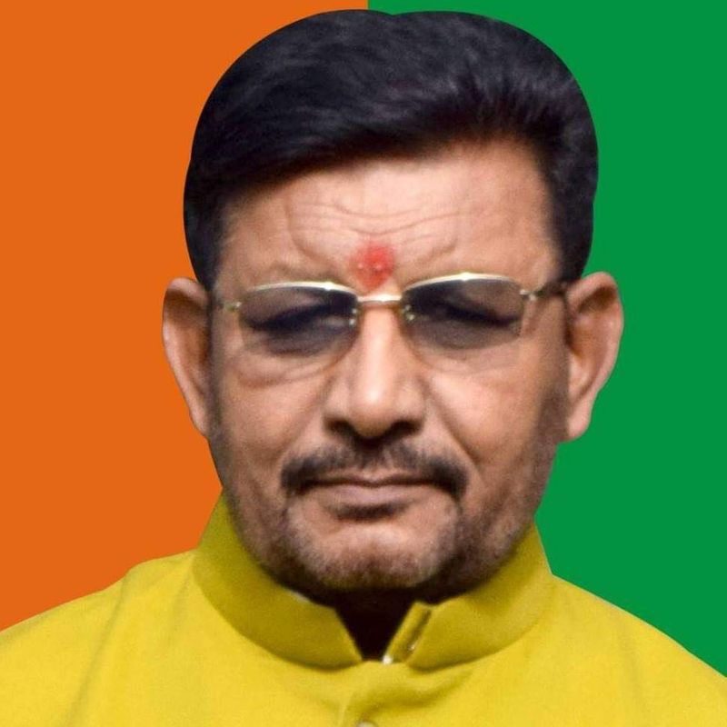 प्रत्याशियों के ही एफिडेविट के आधार पर अगर टाप थ्री उम्मीदवारों की लिस्ट निकाले तो पहला नाम औरंगाबाद के भाजपा प्रत्याशी रामाधार सिंह का आता है, जिनके पास सबसे ज्यादा जमीन 29.39 एकड़ है। इतना ही नहीं उनकी कुल संपत्ति 4 करोड़ 89 लाख है।