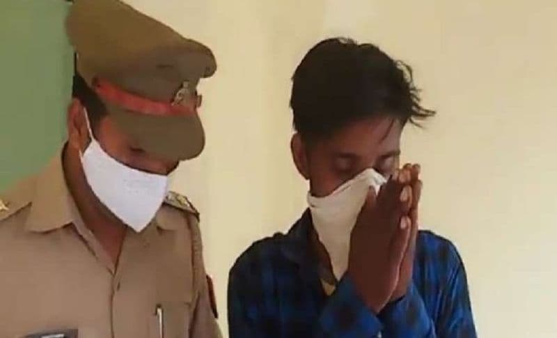 पिता का कहना है कि पुलिस ने ऐसे लोगों को हिरासत में लिया जो इस घटना में शामिल तक नहीं थे। हम चाहते हैं कि कानून दोषियों को कड़ी से कड़ी सजा दे लेकिन जो निर्दोष हैं उनको जबरन ना फंसाया जाए। क्योंकि वह लोग हमको यहां रहने नहीं देंगे। क्योंकि में तो मजदूर हूं दिनरात मेहनत करके परिवार का पेट पालता हूं। इस घटना के बाद से हमारे घर में खाने-पीने का कोई सामान नहीं बचा है। पूरा परिवार तीन से भूखा है।