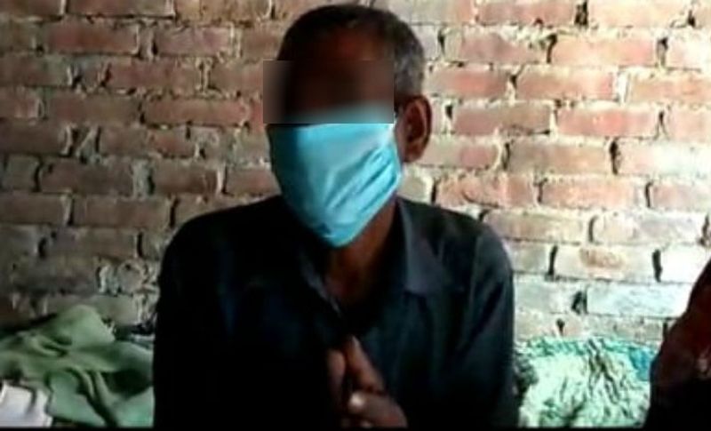 पीड़िता के पिता ने अपना दर्द बयां करते हुए कहा-जब हम खेत में पहुंचे तो बेटी के हाथ बंधे हुए थे। साथ ही वहां पर शराब की तीन खाली बोतलें पड़ी हुई थीं। आरोपियों ने बेटी के मुंह में कपड़ा ठूंसकर नाक दबा दी जिससे उसकी मौत हो गई। पिता ने कहा-गांव का ही एक लड़का मेरी बेटी से जबरन शादी करना चाहता था। बच्ची नाबालिग थी इसलिए हम विवाह के लिए राजी नहीं थी। इसके बाद वह बेटी को परेशान कर उसके साथ छेड़छाड़ करने लगे। हमने इसकी शिकायत पहले पुलिस से भी खी थी। जहां तीन लोगों को पकड़ा भी था। उसी दौरान आरोपियों ने हमको जान से मारने की धमकी दी थी। 