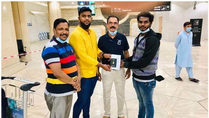 keralite who stranded in saudi arabia traveled back with the help of PMF keralite who stranded in saudi arabia traveled back with the help of PMF