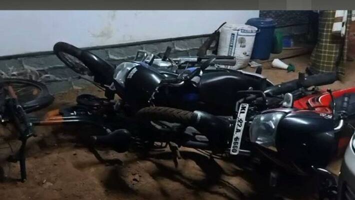 Vehicles parked in the backyard were attacked attacker was arrested by the police Vehicles parked in the backyard were attacked attacker was arrested by the police