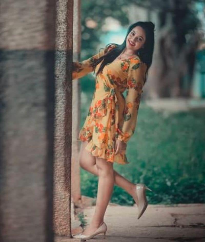 Model and dancer yasha shivakumar plays female lead in yogaraj bhat s padavi poorva mah