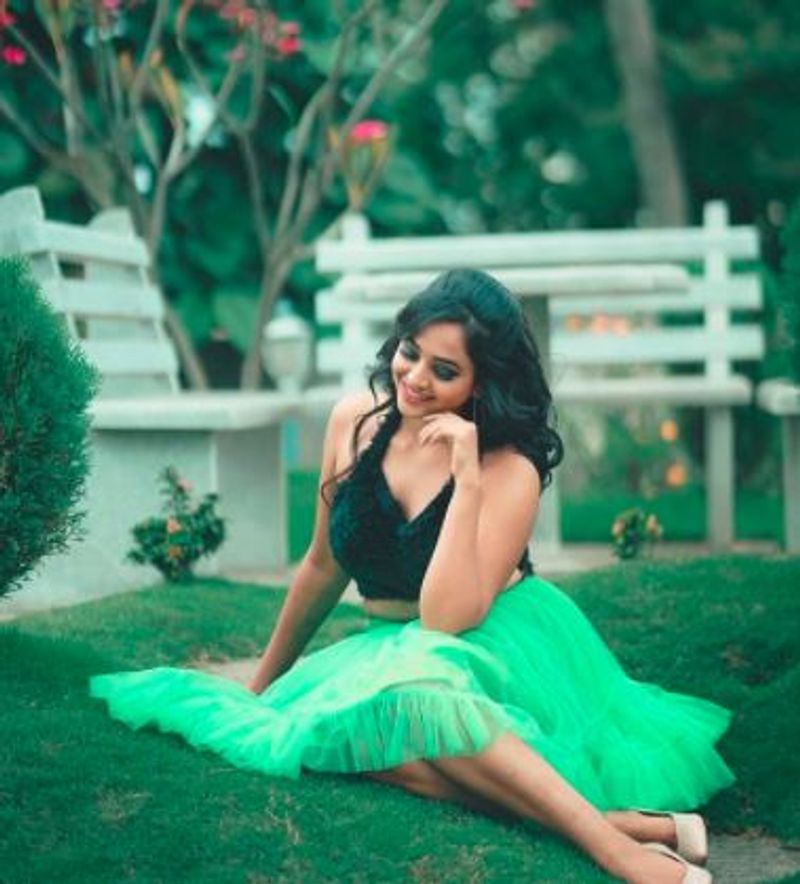 Model and dancer yasha shivakumar plays female lead in yogaraj bhat s padavi poorva mah