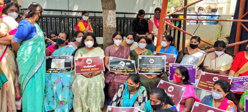 KPCC Womens Unit Held Protest aginst Case against Kusuma grg