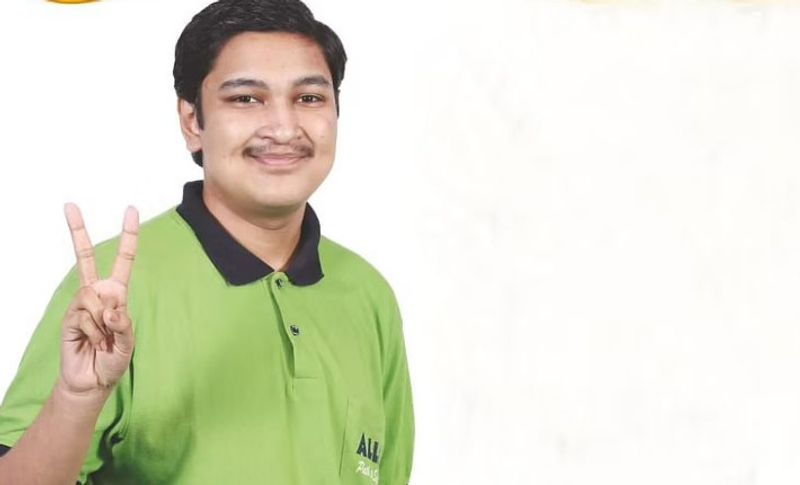 पढ़ाई के लिए छोड़ दी ईद-दीवाली
शोएब ने बताया कि लॉकडाउन और उससे पहले कई बार मेरे घरवालों और पापा का फोन आता था। तुम घर आ जाओ लेकिन मैं उनको हर बार मना कर देता था। यहां तक मैं ना दो ईद पर घर गया और ना ही मैंने दीवाली मनाई। सोच लिया था कि जब तक सफल ना हो जाऊं सब छोड़ दूंगा। जब कभी कोचिंग से छुट्टियां मिलती तो मे कोटा में रहकर पढ़ाई करता था। जब सब घर गए तो मैं यहीं रूका रहा, इससे मेरी तैयारी और अच्छी हो गई। 